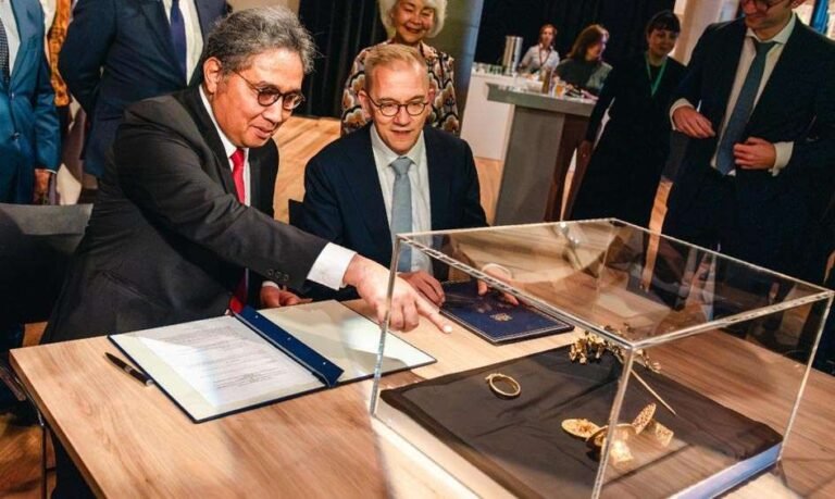 Belanda Kembalikan Lagi Artefak Sejarah Indonesia