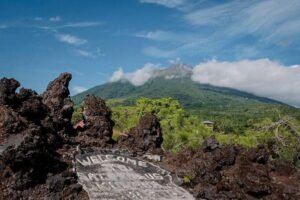 Keunikan Destinasi Geowisata Batu Angus di Ternate