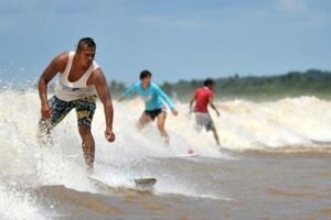 Bono Surfing, Sensasi Berselancar di Sungai Kampar