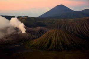 Mengungkap Legenda Yadnya Kasada Gunung Bromo
