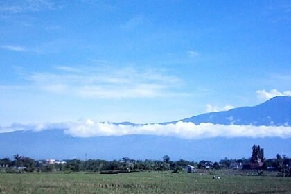 Gunung Slamet dilihat dari Karangnanas, Sokaraja, Banyumas, Jawa Tengah