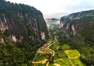 Lembah Harau, Pesona “Desa Konoha” Di Indonesia
