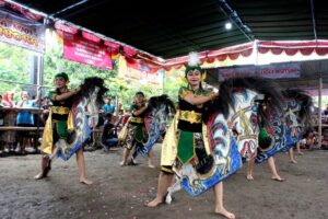Sambut Sumpah Pemuda, Dusun Sanggrahan Gelar Jathilan