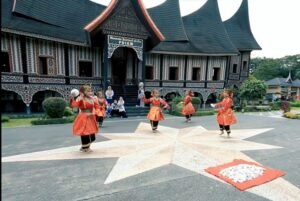 tari piring