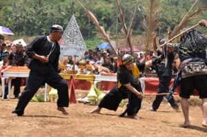 Ujungan: Ritual Memohon Hujan dan Pemersatu Masyarakat Banjarnegara