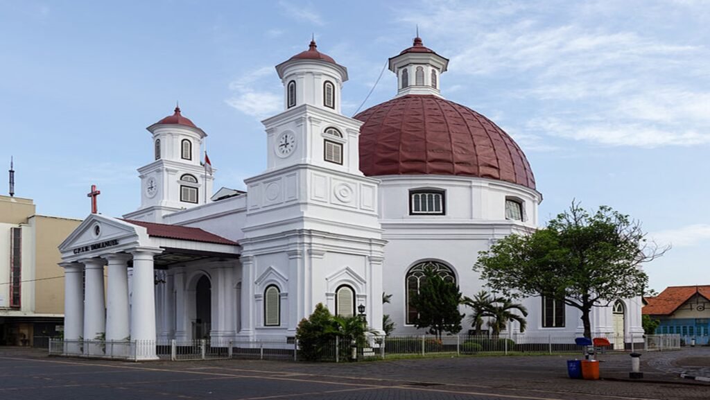 Menyaksikan Dari Dekat Bentuk Kubah Gereja Blenduk