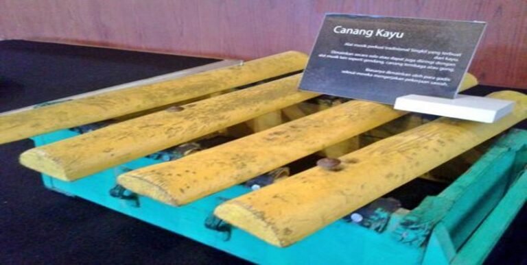 Alunan Alat Musik Canang Kayu Perkaya Musik Etnik