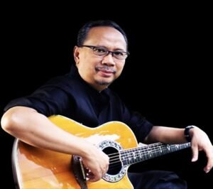 Ebiet G Ade, Penyanyi Legendaris Dengan Lagu Sarat Makna