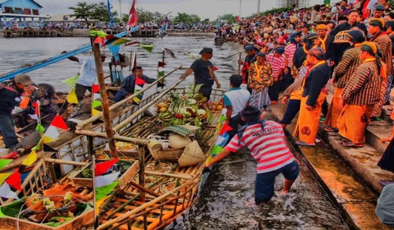 Larung Sesaji Bumi Bukan Hanya Sebuah Tradisi
