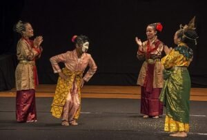 Menyelisik Mak Yong, Kesenian Teater Tradisional Riau