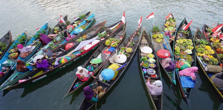 Melihat Keunikan Pasar Terapung Lok Baitan Banjarmasin