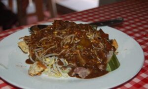 Membuka Rahasia Cita Rasa Rujak Cingur Khas Surabaya