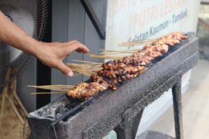 Legenda Arya Panoleh di Balik Kelezatan Sate Ayam Madura