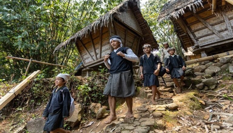 Suku Baduy Dalam Tetap Setia Bersama Alam