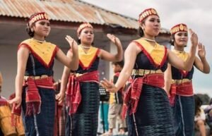 Tor-Tor Sombah, Tarian Penghormatan Kepada Raja
