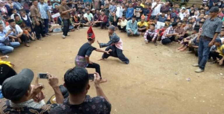 Mengenal Maarak Katik, Tradisi Religi Rayakan Idul Fitri