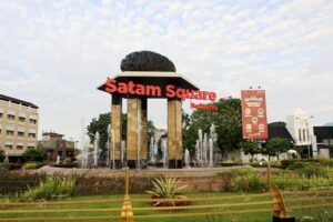 Tugu Satam Belitung, Kisah Batu Hitam Dari Luar Angkasa