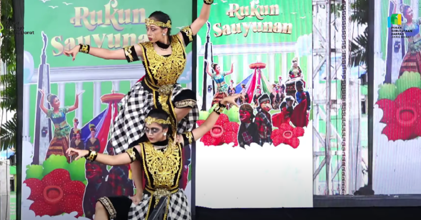 Salah satu atraksi seni Riksa Budaya