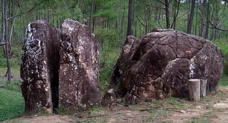 Legenda Batu Belah, Kisah Pengorbanan Ibu dari Aceh