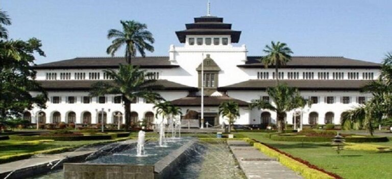 Keunikan Arsitektur Gedung Sate di Kantor Gubernur Jawa Barat