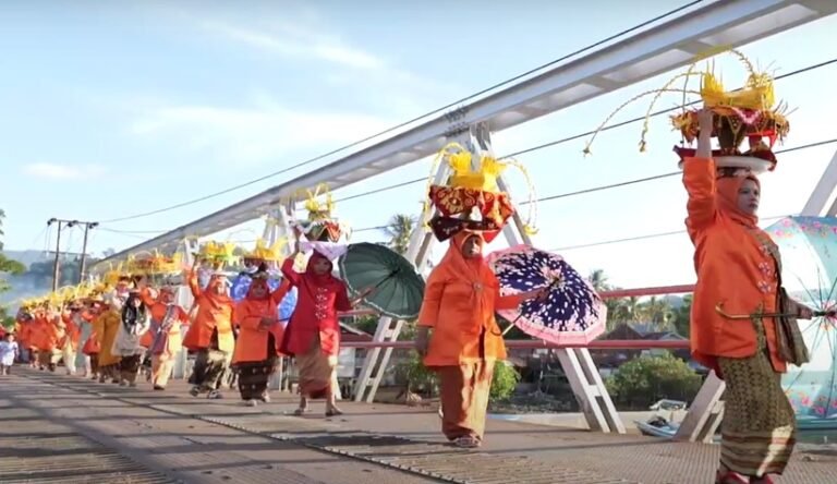 Melestarikan Warisan Budaya Limau Baronggeh dan Saluang Pauh