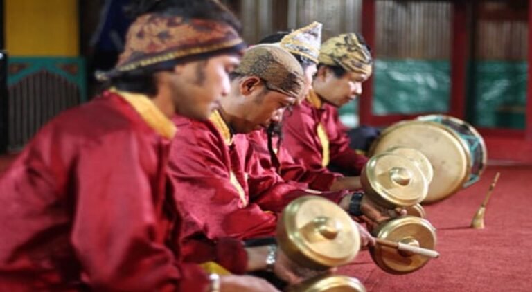 Alunan Alat Musik Talempong Khas Nagari Minangkabau