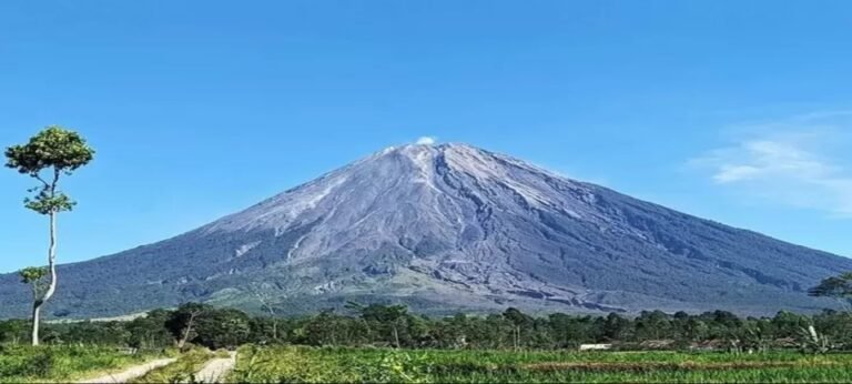 Penutupan Jalur Pendakian Gunung Semeru Diperpanjang