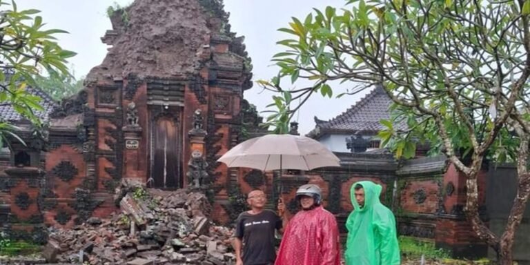Candi Ratusan Tahun di Gianyar, Bali Roboh Akibat Hujan Badai