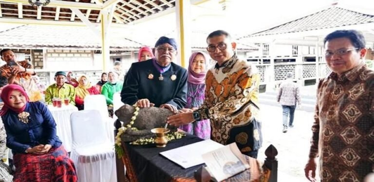 Menbud Terima 47 Arca Bersejarah dari Keluarga Go Tik Swan