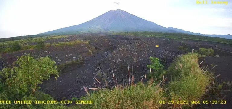 Lumajang Perkuat Sistem Peringatan Dini di Jalur Lahar Semeru