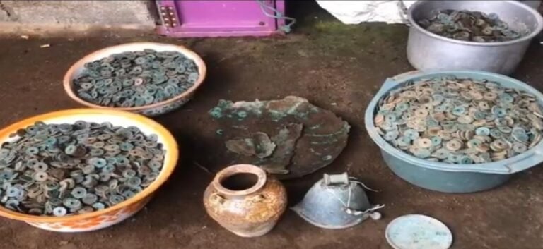 Petani Lereng Bromo Temukan Koin Kuno Seberat 1 Kuintal