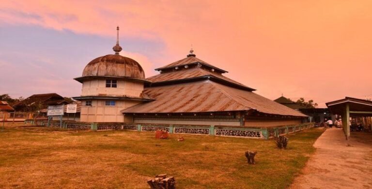 Menelusuri Situ Bersejarah di Masjid Raya Keramat Pulo Tengah