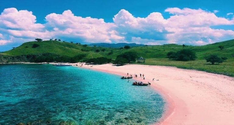 Pantai Pink Lombok, Keajaiban Pantai Berpasir Merah Muda