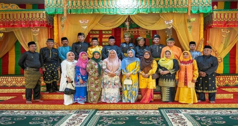 Permaisuri Kadriyah Pontianak Kagumi Warisan Kesultanan Siak