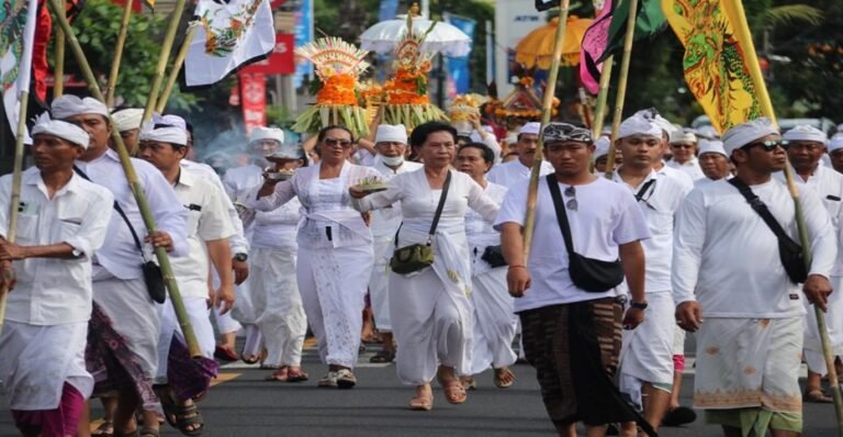 Menyelami Tradisi Spiritual Upacara Melasti di Buleleng Bali