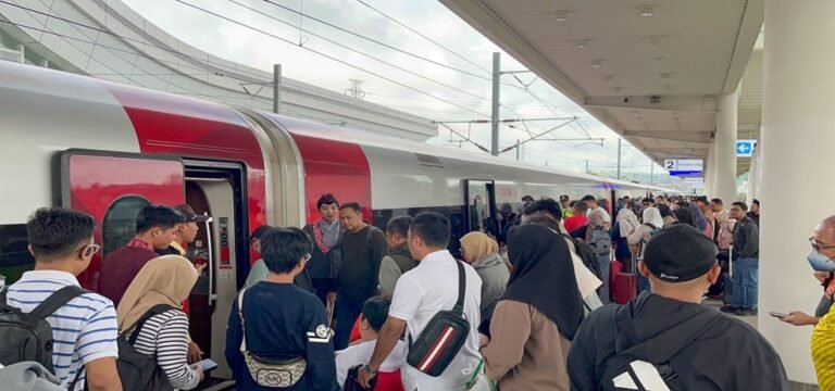 Whoosh Catat Rekor Baru, 24.350 Penumpang dalam Sehari