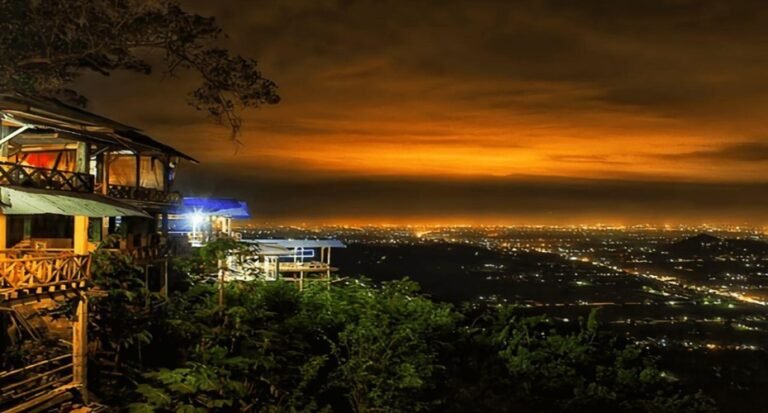 5 Bukit Romantis di Indonesia: Destinasi Wisata Bagi Pasangan