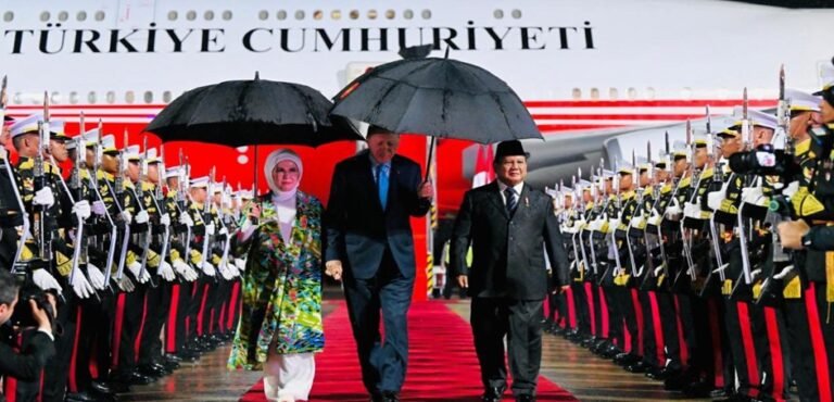 Presiden Prabowo Sambut Hangat Kedatangan Presiden Erdogan