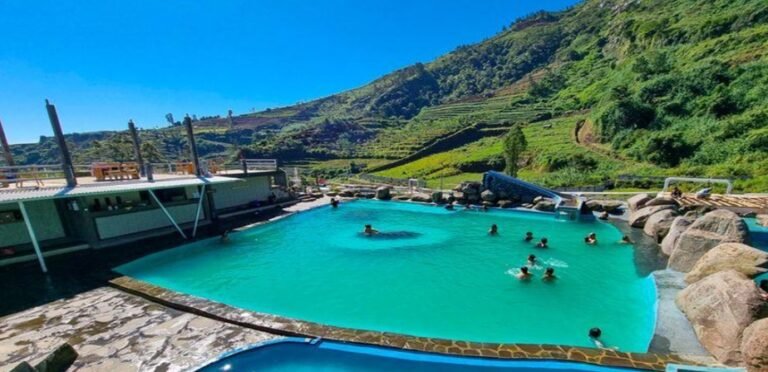 Sensasi Unik Pemandian Air Hangat Banyu Alam Dieng