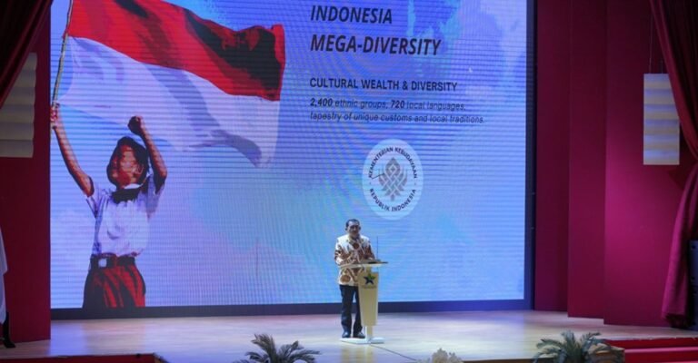 Menbud Fadli Zon: Budaya Indonesia Bisa Jadi Kunci Perdamaian