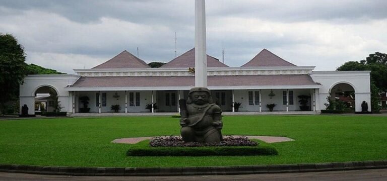 Menelusuri Sejarah Panjang Gedung Agung Yogyakarta