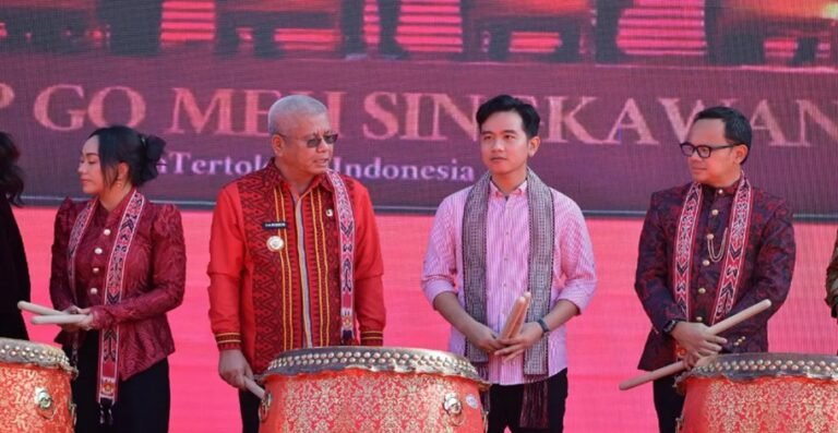 Wapres Gibran Saksikan Festival Cap Go Meh Singkawang