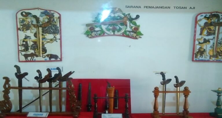 Menyaksikan Pusaka Kerajaan di Museum Tosan Aji Purworejo