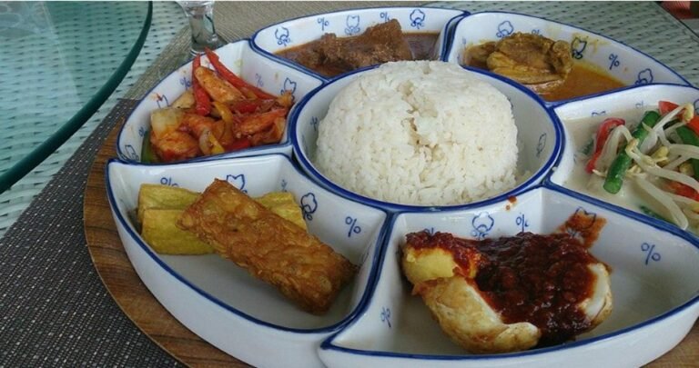 Mengapa Nasi Padang Jadi Favorit? Ini Sejarah dan Keunikannya