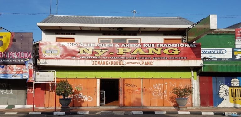 5 Jajanan Legendaris di Toko kuliner Nyonya Pang Muntilan