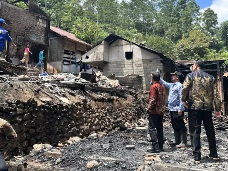 Pemkab Wonosobo Salurkan Bantuan bagi Korban Kebakaran di Watumalang