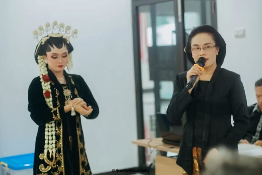 MUA adat Jawa