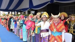 Mendikdasmen Imbau Pakaian Adat di Hardiknas 2025 Tidak Membebani