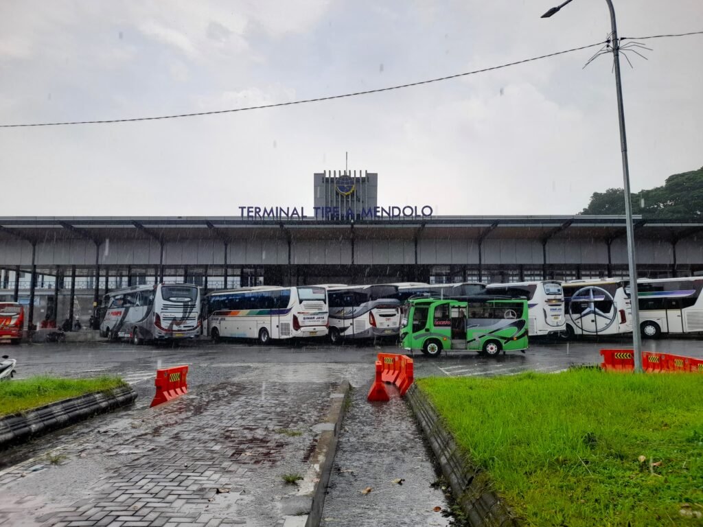 Terminal Mendolo Padat Pemudik Selama Arus Mudik dan Balik Lebaran