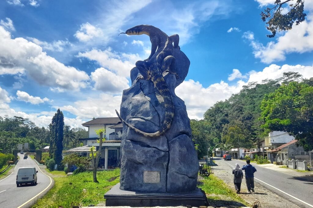 Viral Tugu Biawak Realistis di Wonosobo, Dibangun Tanpa Dana APBD